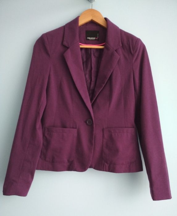 Пиджак женский трикотажный фиолетовый размер М стоковый
