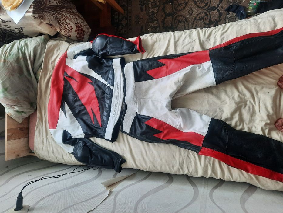 Мотокомбенізон dainese