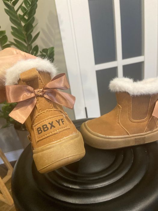 Уггі для дівчинки