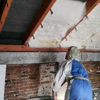 Ocieplanie poddasza pianka PUR Ocieplenia dachu piana