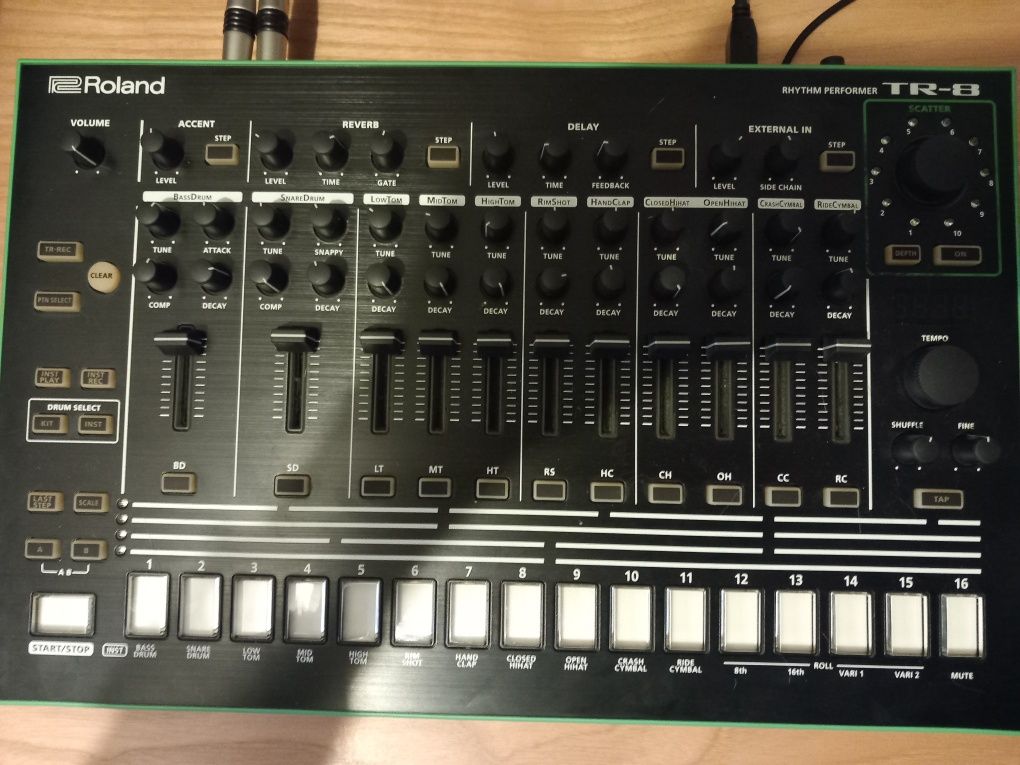 Drum Machine Roland TR-8