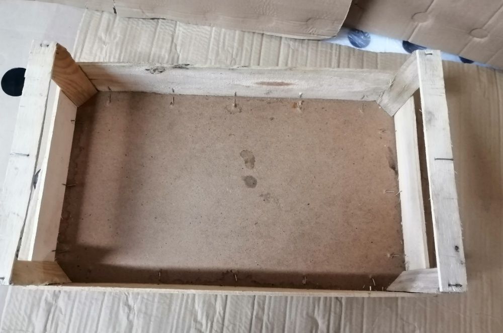 caixas de madeira e plástico de 50 e 60 cm