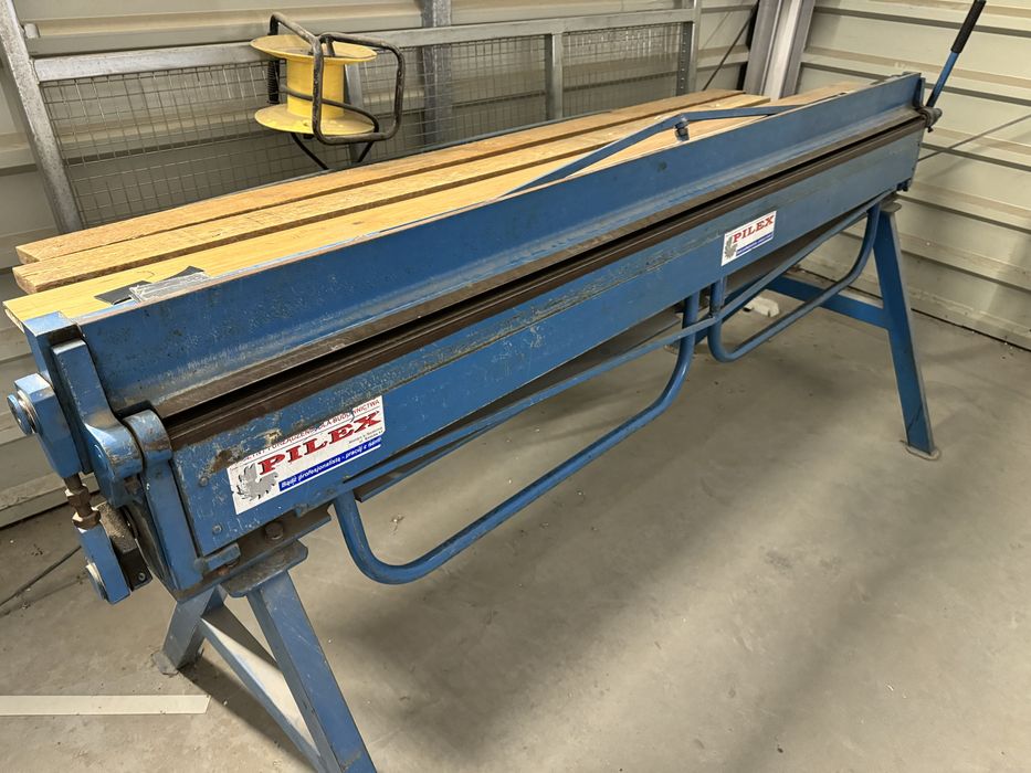 Gietarka 2m + Gilotyna 2,5 m + stoł  na blache