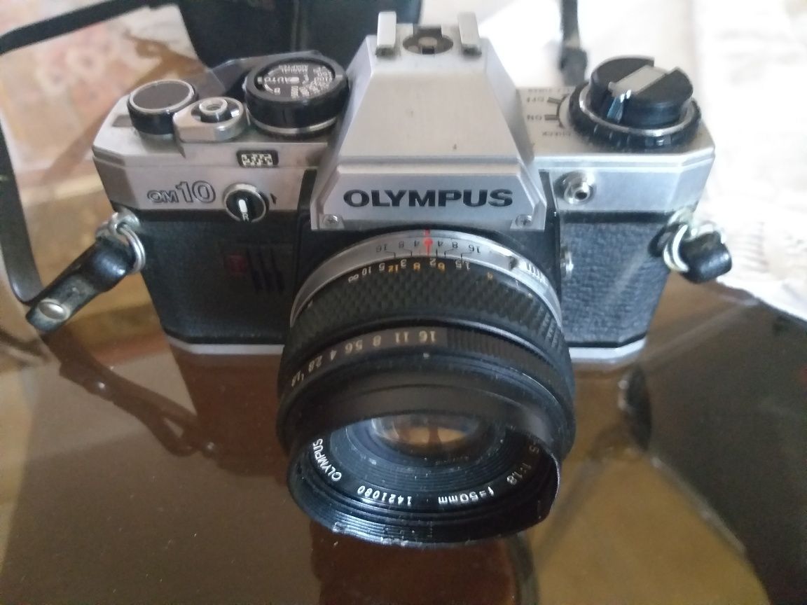 Máquina fotográfica a rolo Olympus OM10 (Ler descrição)