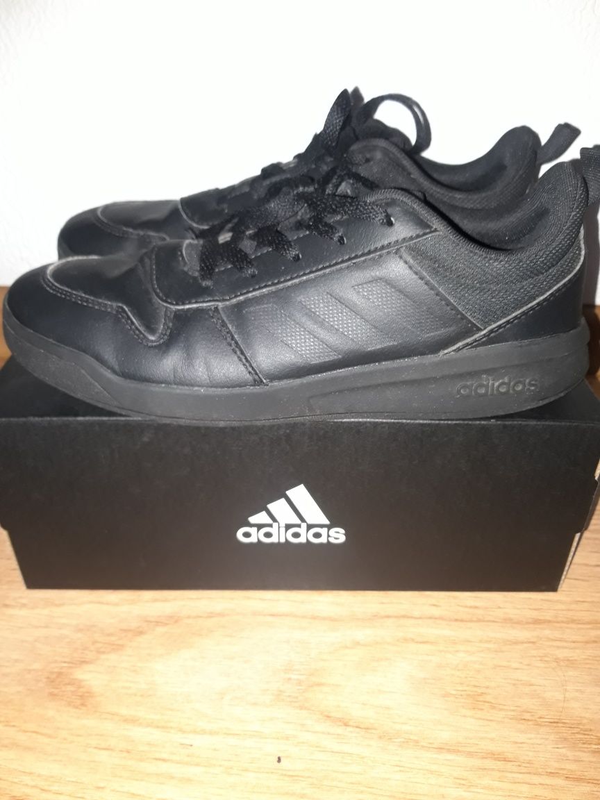 Buty chłopięce Adidas Tensaur 38.7