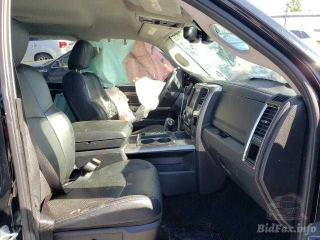 RAM 1500 5.7 4x4 z 2013 roku, model USA.