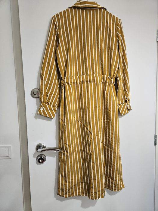 Piękna musztardowa długa sukienka w paski reserved 36 s wiskoza