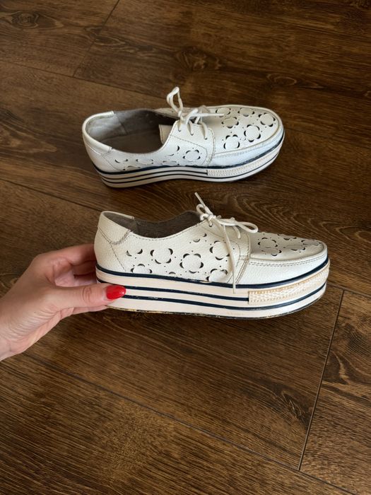 Стильные белые кроссовки с перфорированной кожей туфли кеды размер 36