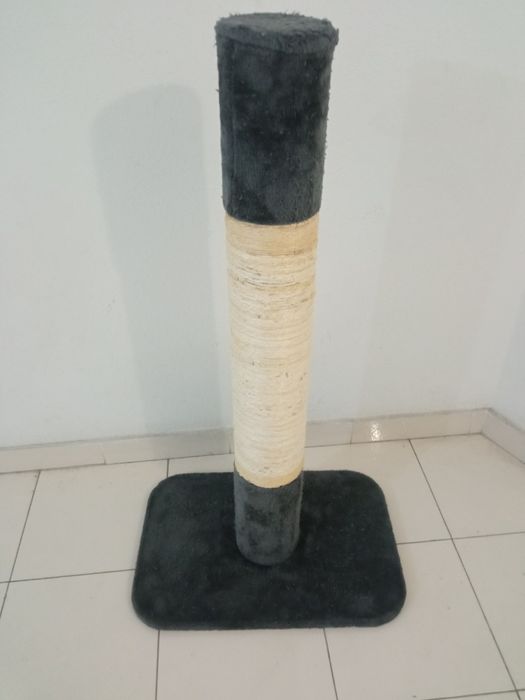 Arranhador  grande  1.00. Altura diâmetro do arranhador 0.45