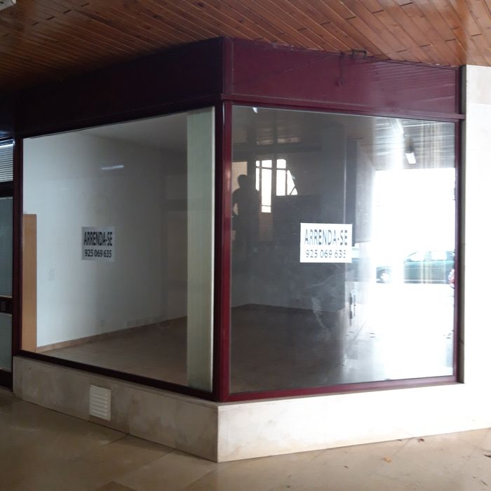 Arrendo loja com 24m² na Rua Rocha Páris