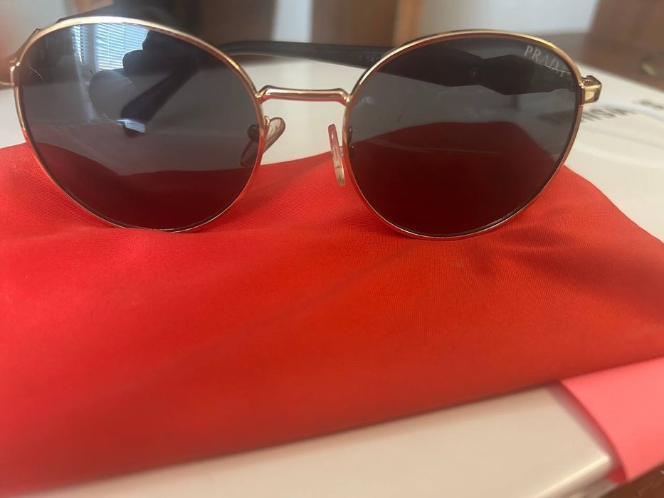 Продам солнцезащитные очки Prada