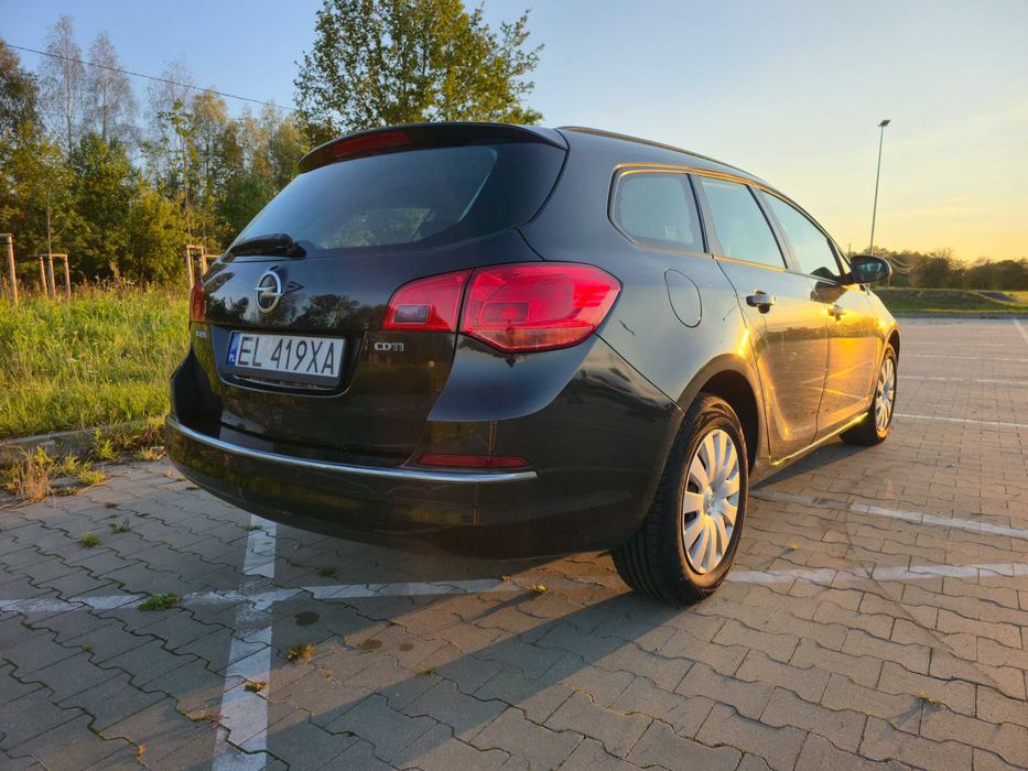 Opel Astra J Sport Tourer 2013 1.7 131 km 166.000
