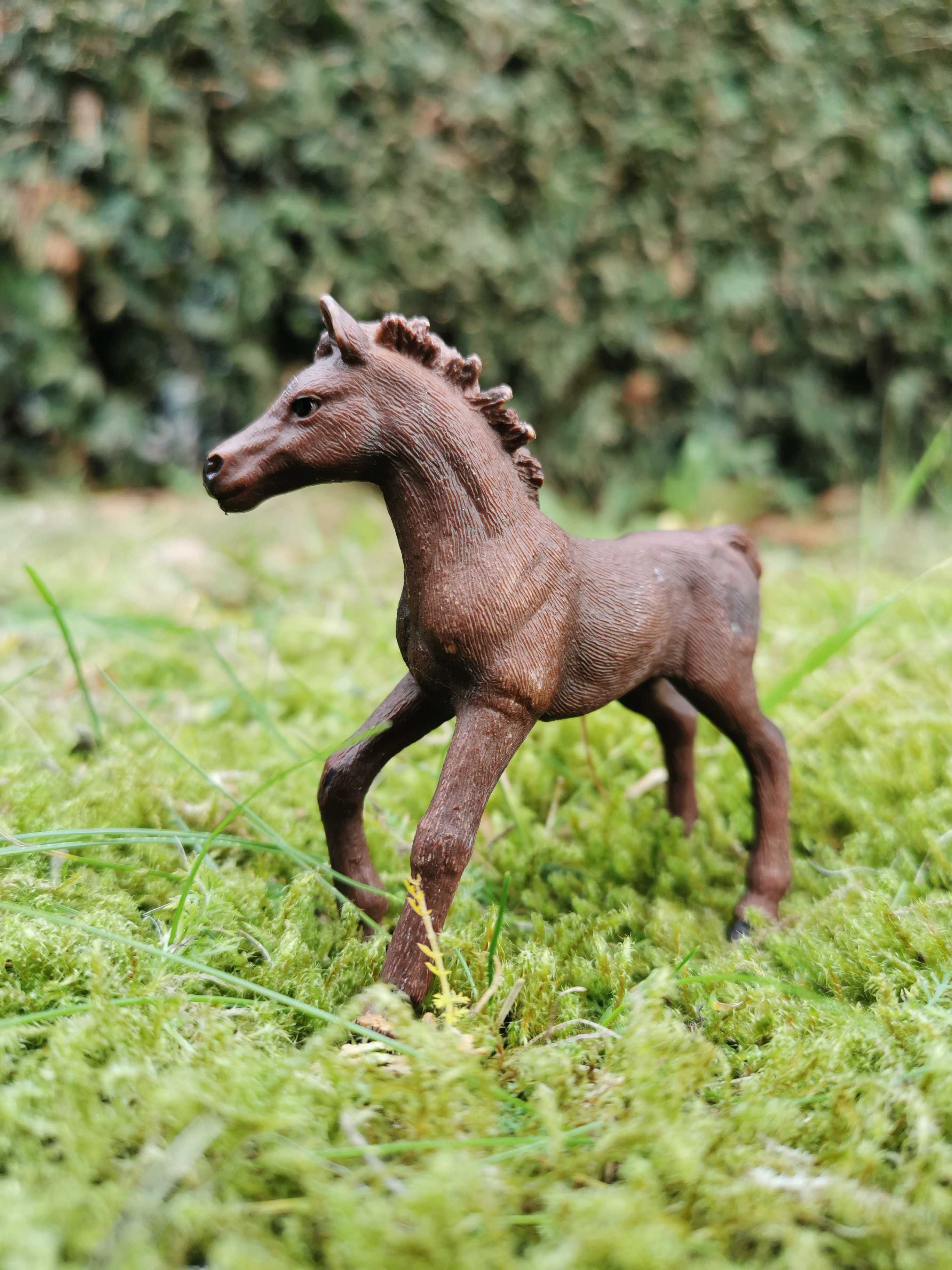 Sprzedam figurkę źrebaka schleich