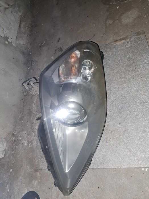 Lampa przednia opel zafira  b ,xenon