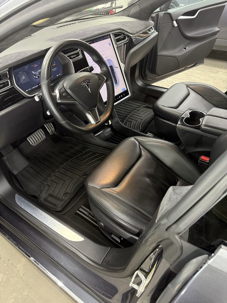 Tesla model S P85D