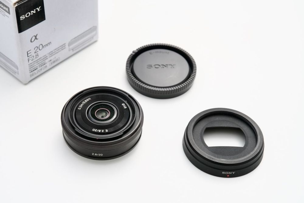 Sony E 20mm f/2.8 (SEL20F28) – jak nowy, użyty kilka razy