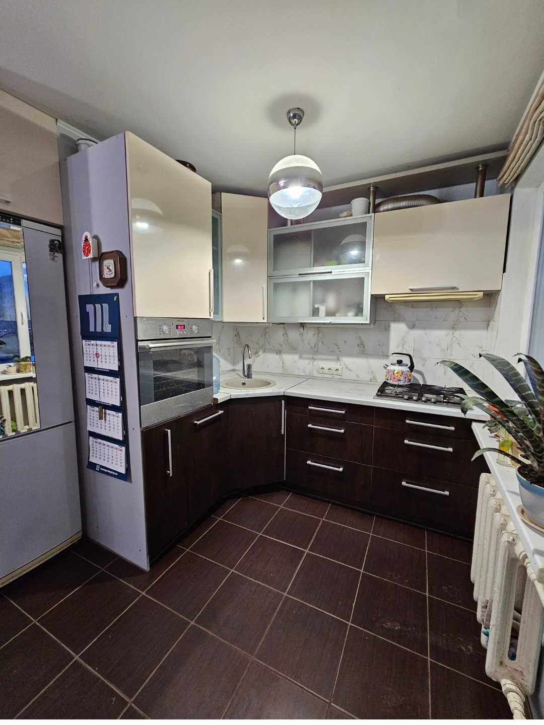 № 12456 - 3 к. простора квартира, кухня студія, Центр, Хлібна