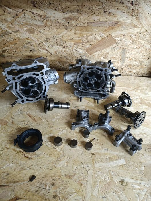 Yamaha Yzf 250 głowica korpus szklanki mostki wałki rozrządu