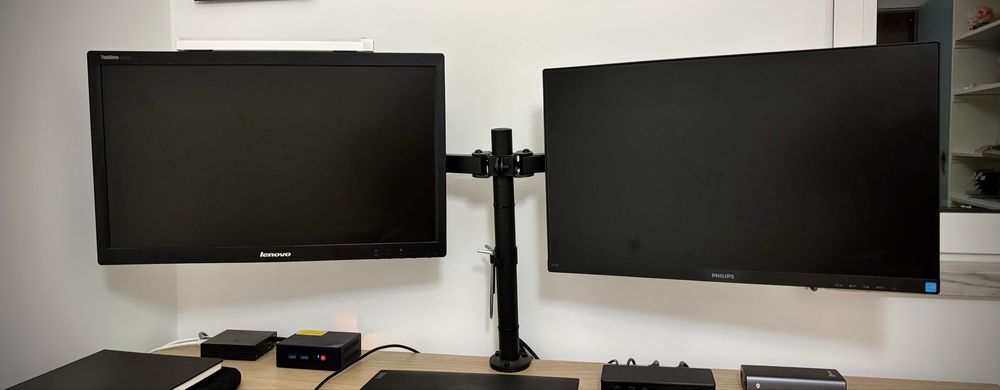 Vendo dois monitores Lenovo E23 e Philips 243V + dual arm