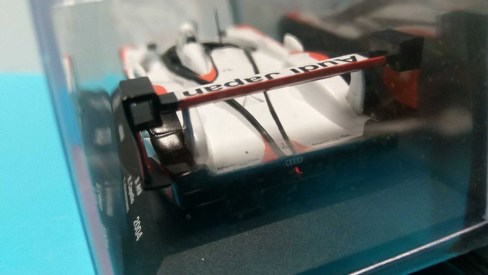 Audi R8 #5: Vencedor 24h Le Mans 2004 - Miniatura IXO escala 1/43