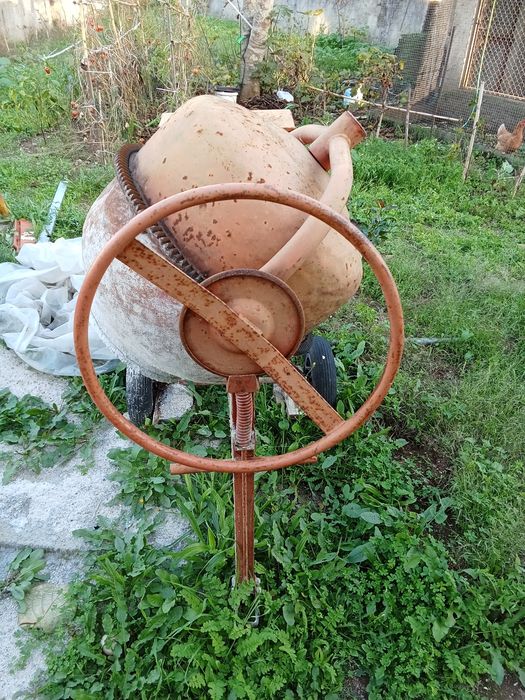 Betoneira LIS160 usada