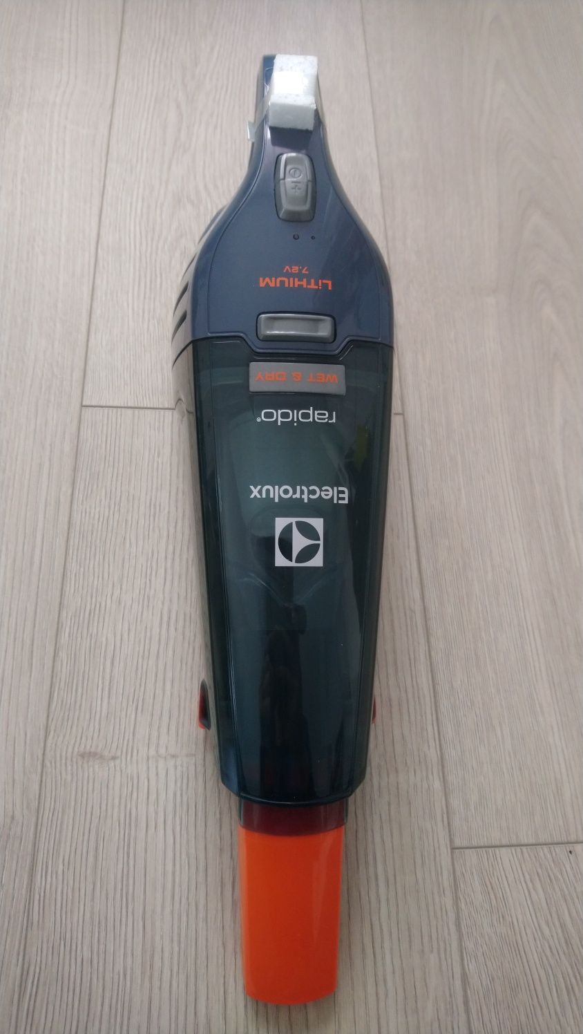 Odkurzacz ręczny Electrolux rapido wet&dry