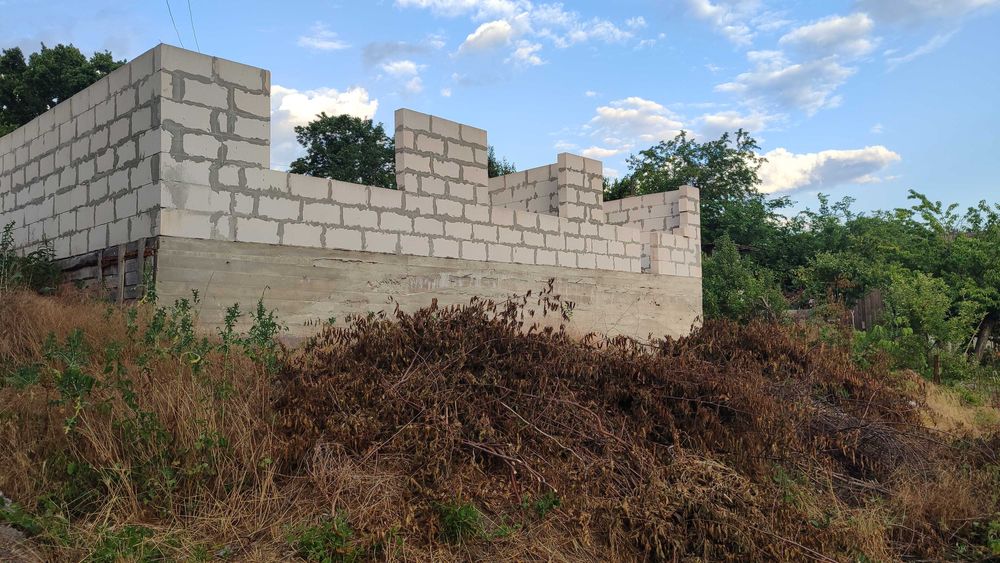 Недобудова - дім 92 м.кв на ділянці 4,5 соток