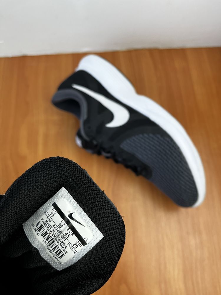 Кроссовки Nike Revolution размер 45 оригинал спортивные летние бег run