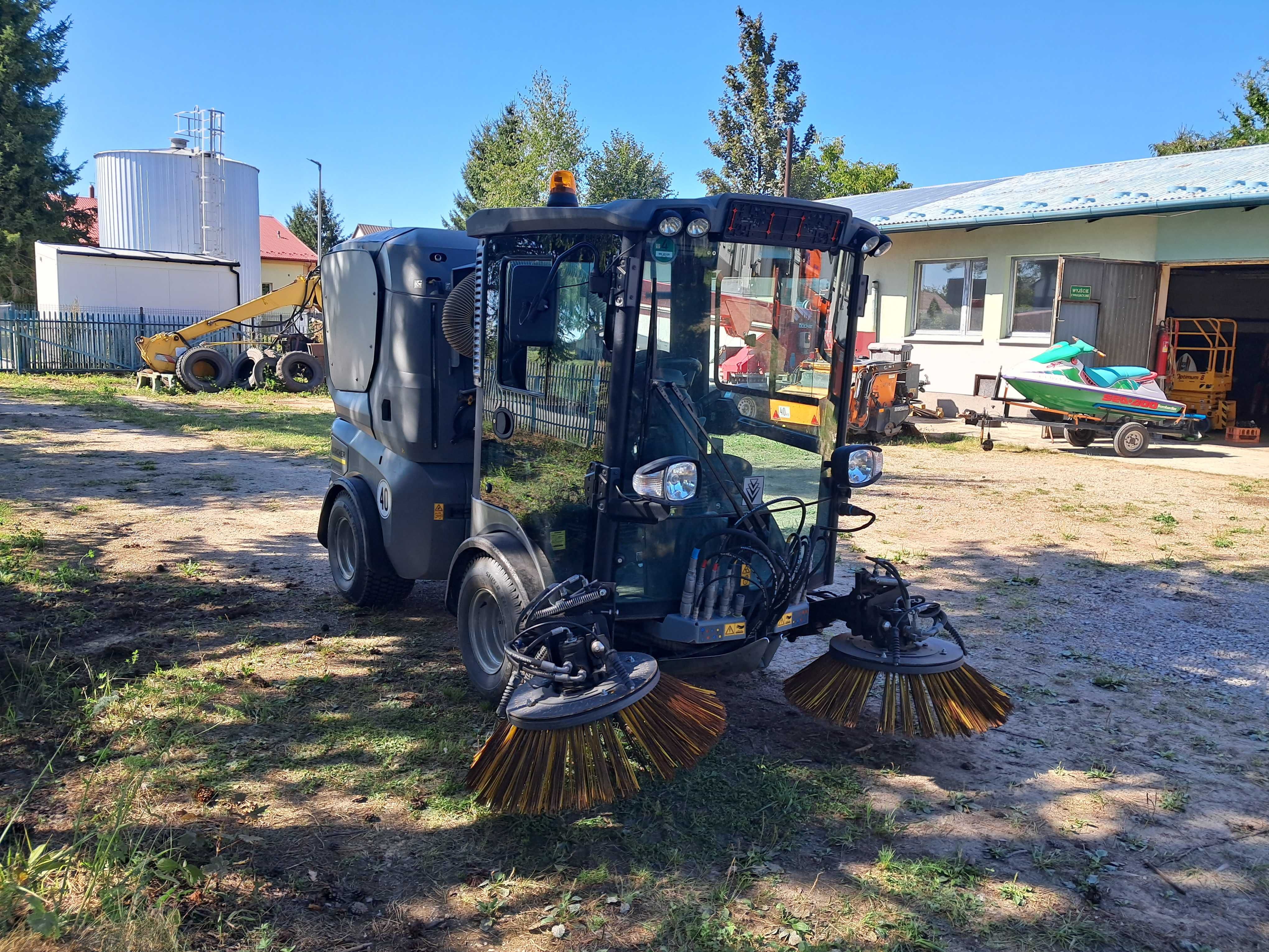 nośnik narzędzi Karcher MC 130 4x4 ,2018r, zamiatarka chodnikowa