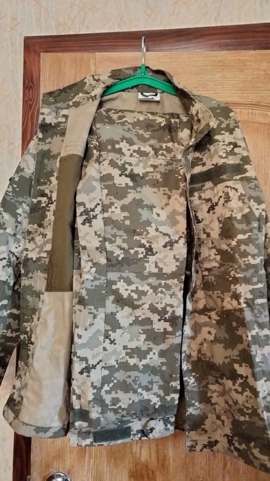 Куртка и штани військові