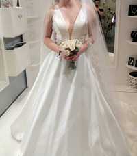 Piękna suknia ślubna z dlugim trenen Princessa Justin Alexander 38