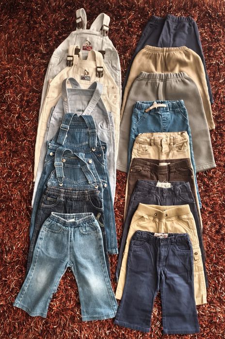 Calças, jardineiras, menino 12 aos 24 meses