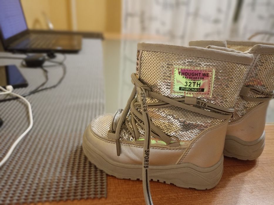 Взуття зимове на дівчинку