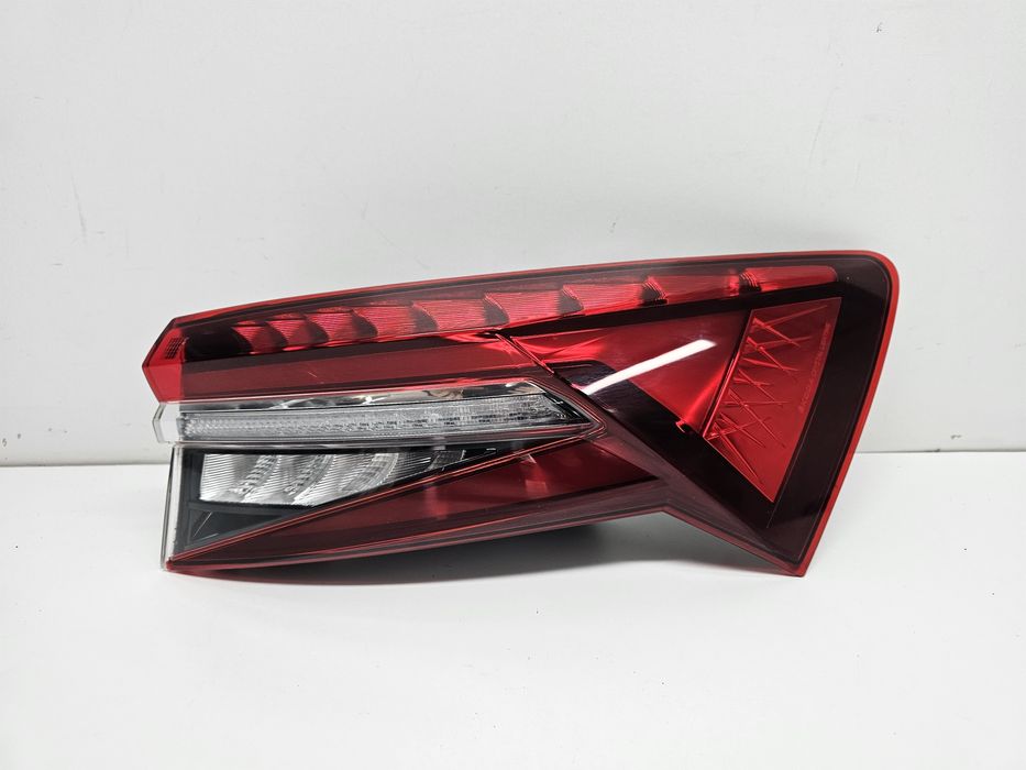 SKODA KODIAQ 565 lampa prawa tylna tył LED