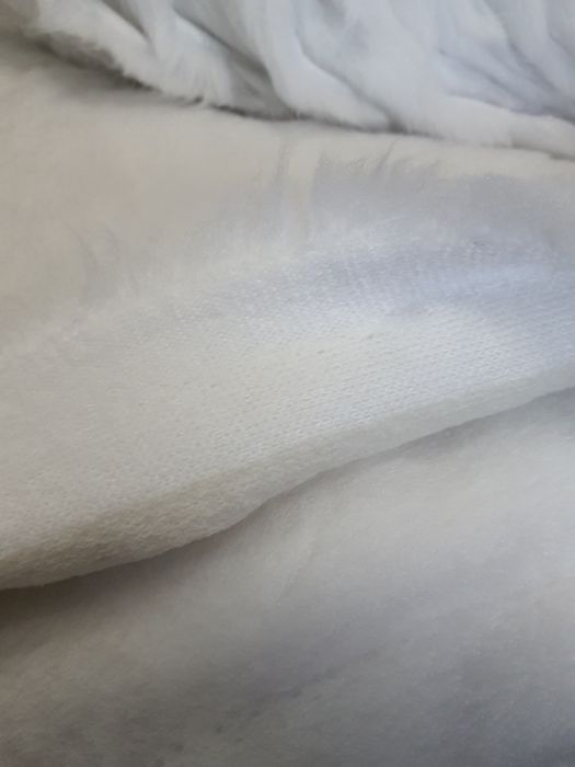 Futerko białe grubsze szer.152 cm.
