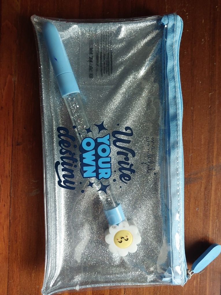 Estojo com caneta