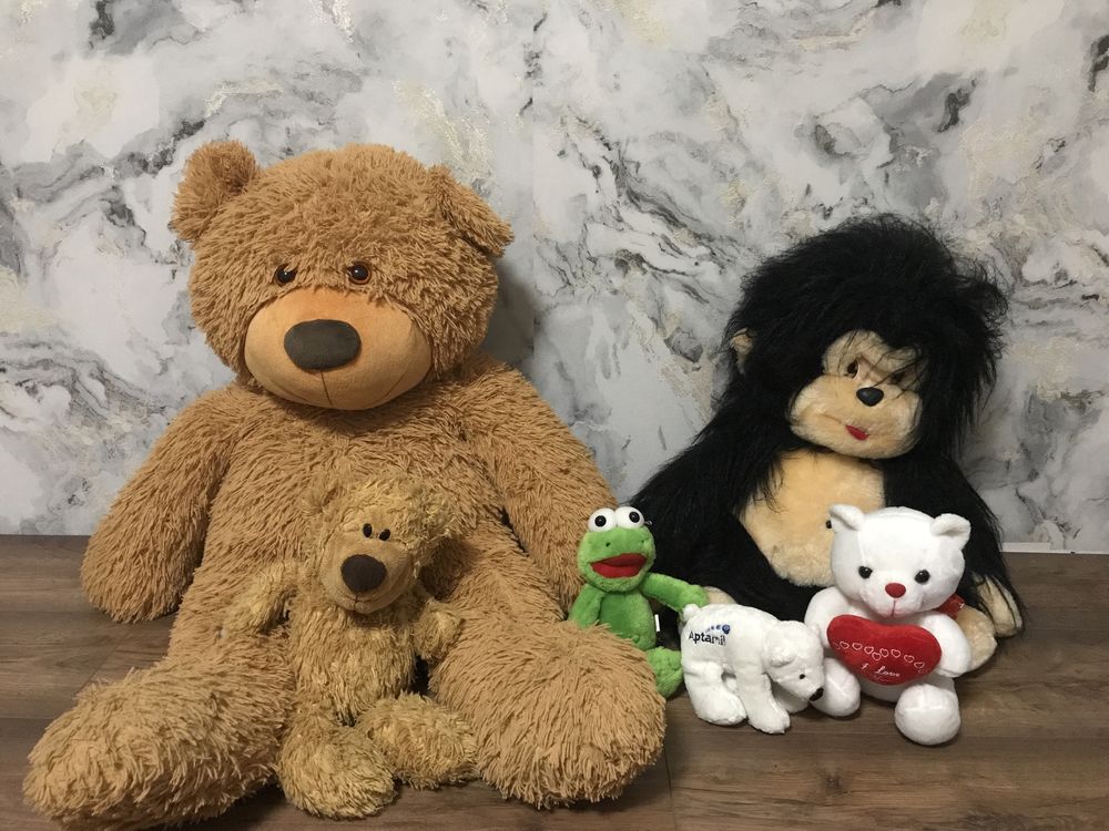 Мякі іграшки ( ведмедики, мавпочка, жабка)