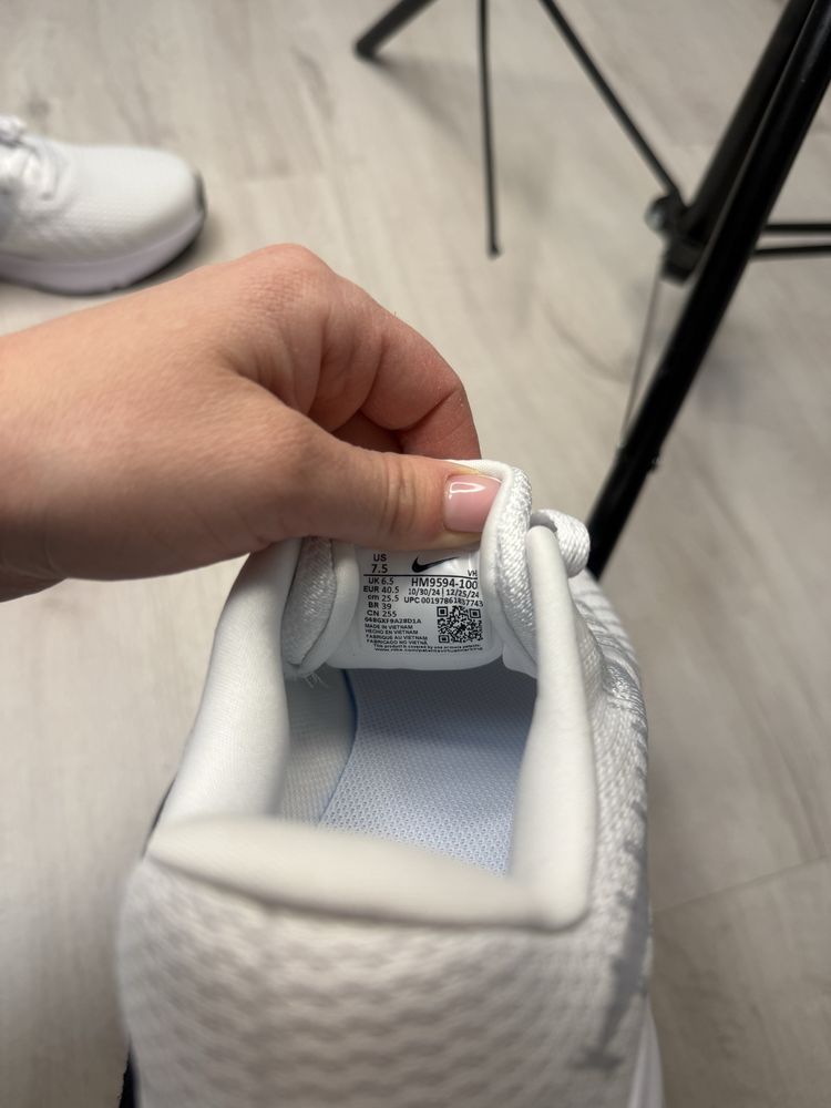 Кросівки чоловічі Nike Run Defy HM9594-100