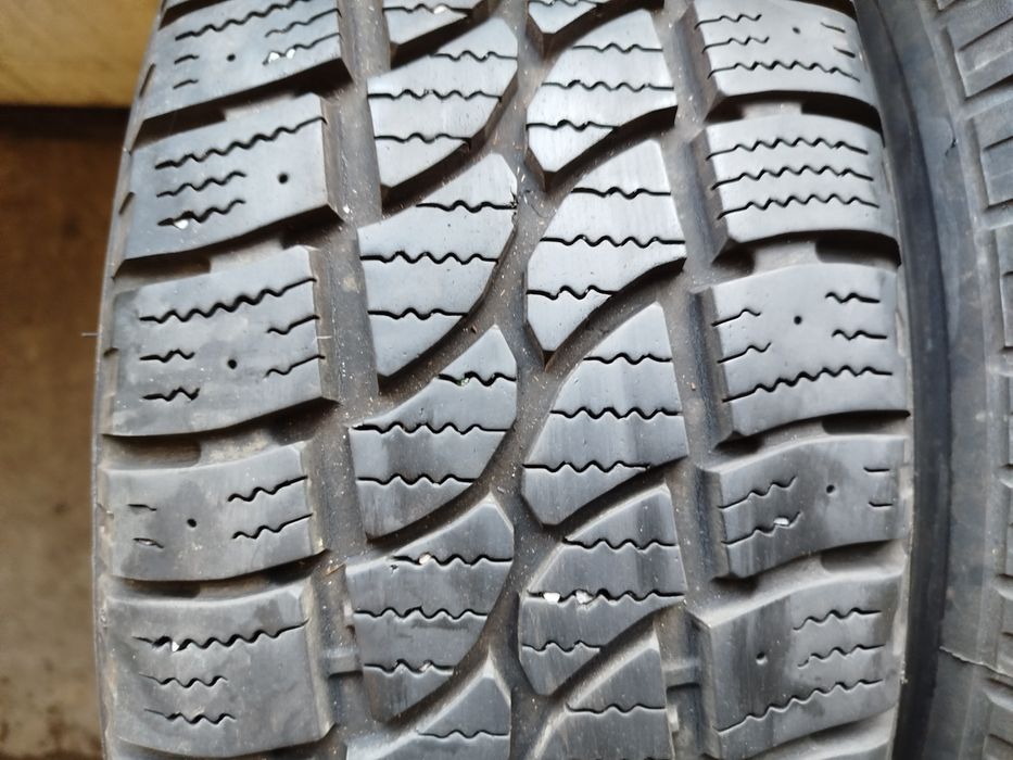 Opony zimowe Strial 215/65R16C