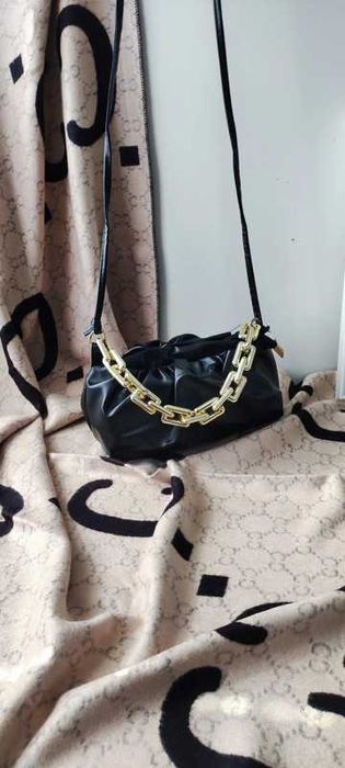 Czarna torebka damska marszczona bagietka - sezon wiosna lato 2025