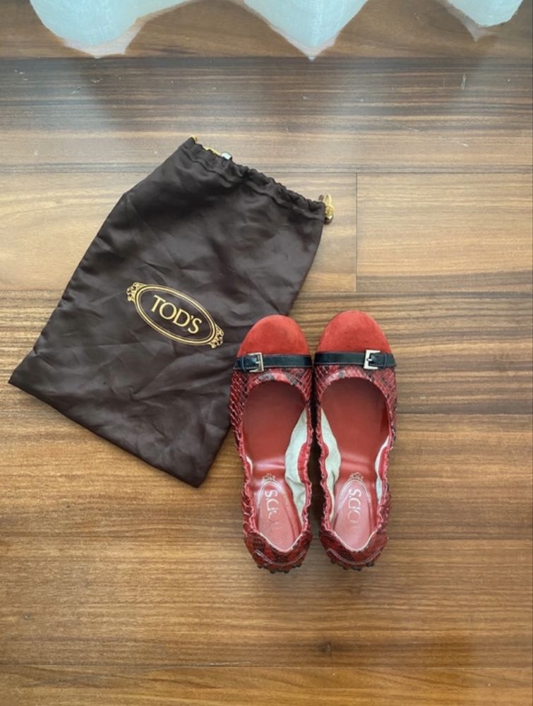 Sabrinas Vermelhas TOD’S em Pele de Cobra