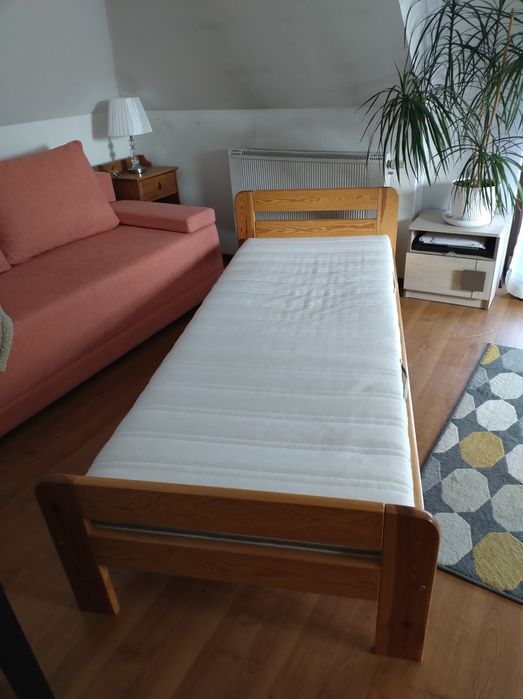 Łóżko drewniane 80x200 ze stelażem i materacem