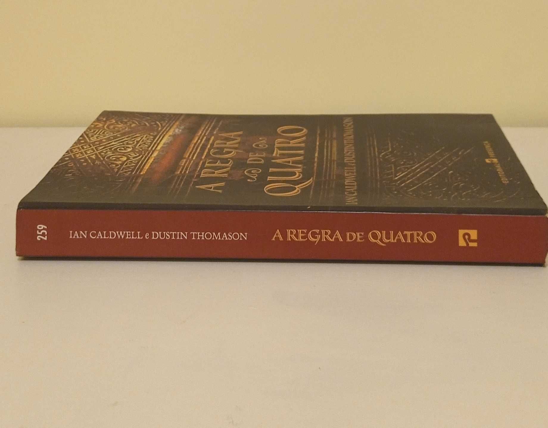 A Regra de Quatro de Dustin Thomason  (portes incluídos)