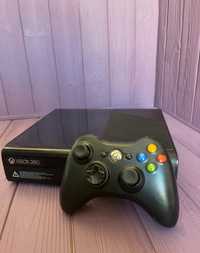 Xbox 360 e + pad