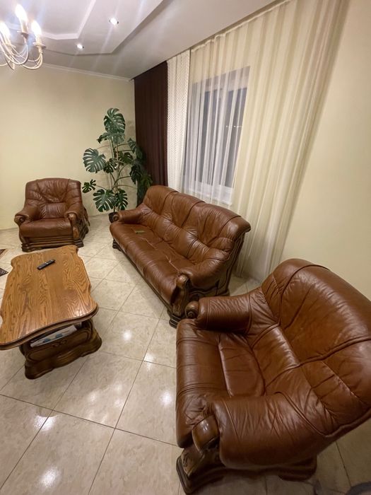 Шкіряний диван та два крісла