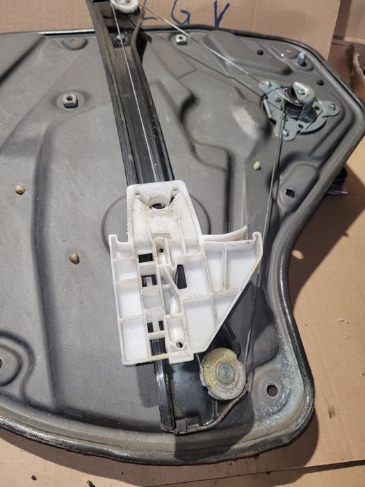 Mechanizm podnośnik szyby manualny tył prawy skoda octavia II 2007r
