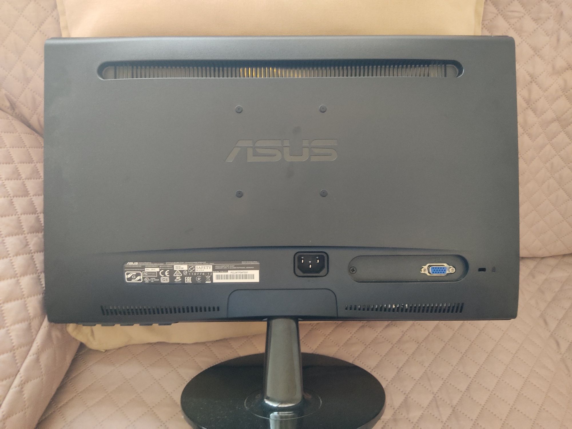 Monitor PC Asus 18 pol