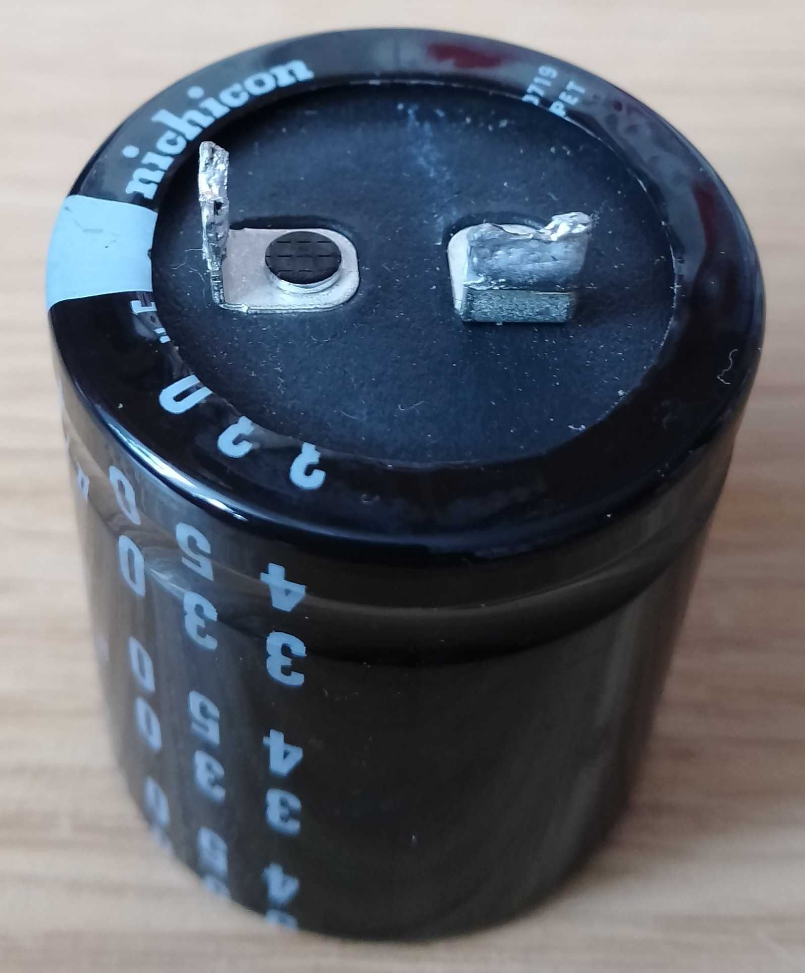Kondensator 330uF 450V