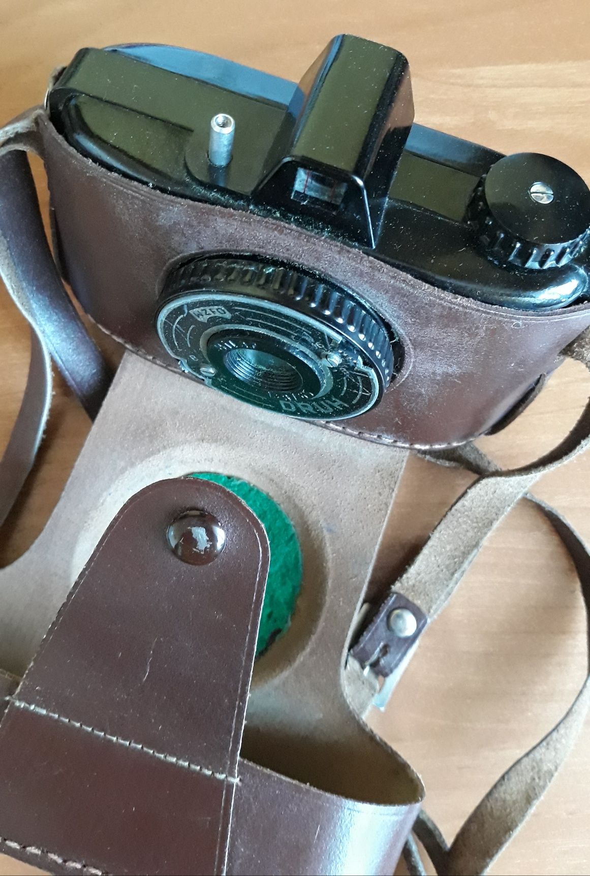 Stare aparaty fotograficzne Balda i Druh z akcesoriami.