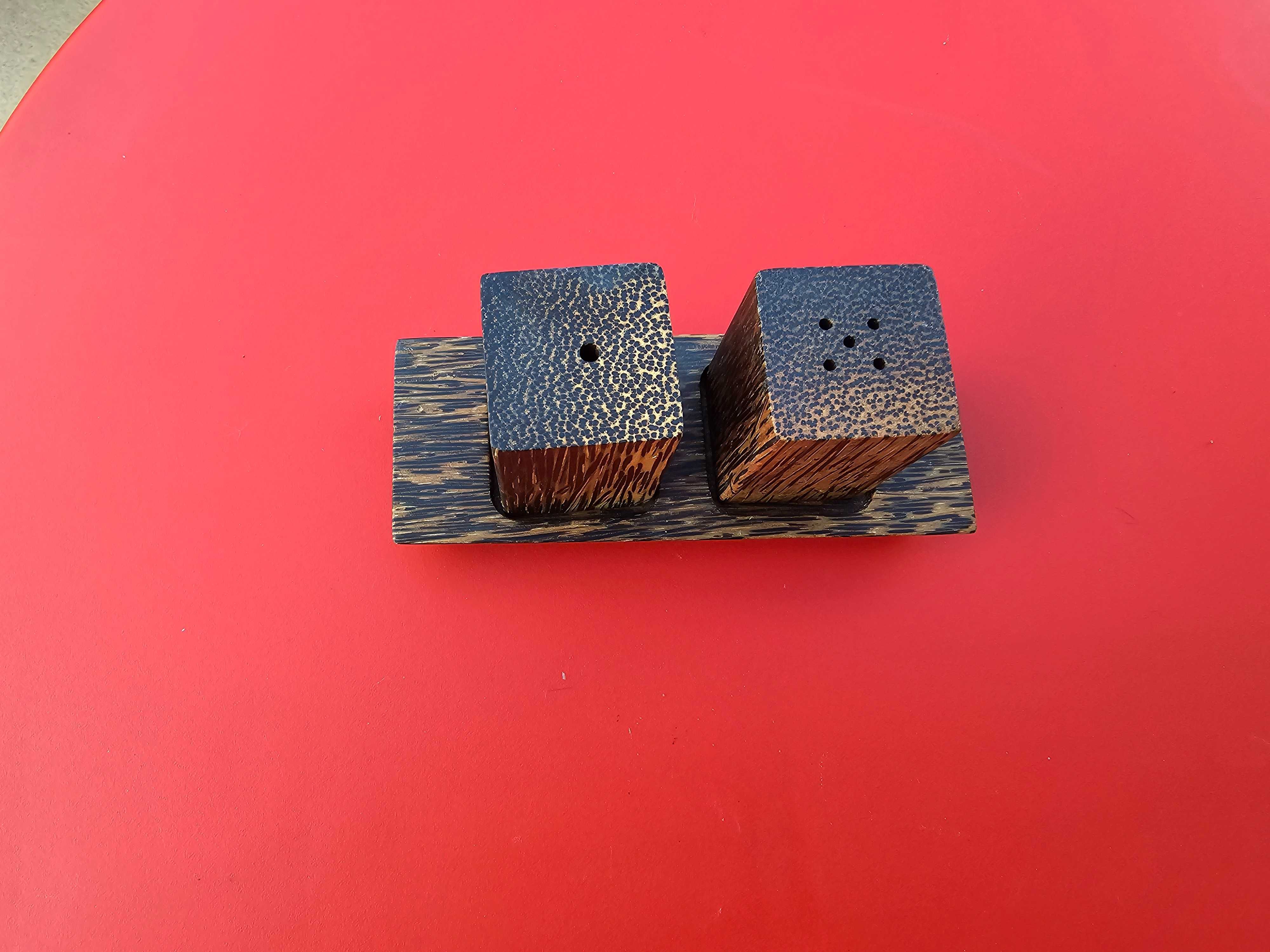 Saleiro e pimenteiro de mesa